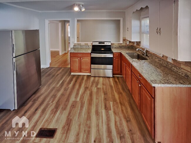 Building Photo - 122 S Gardner Ave