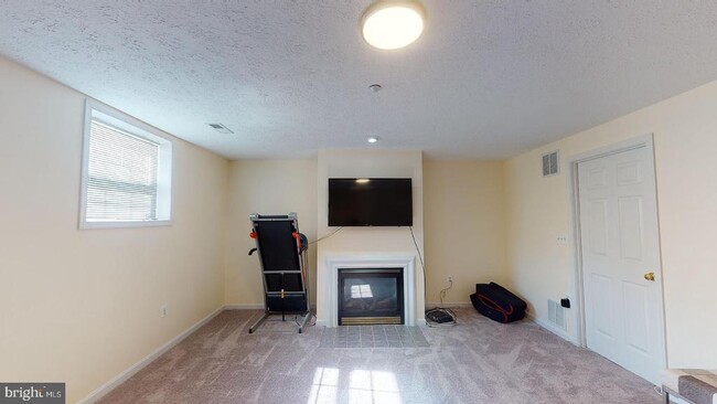 Building Photo - 12021 Calico Woods Dr