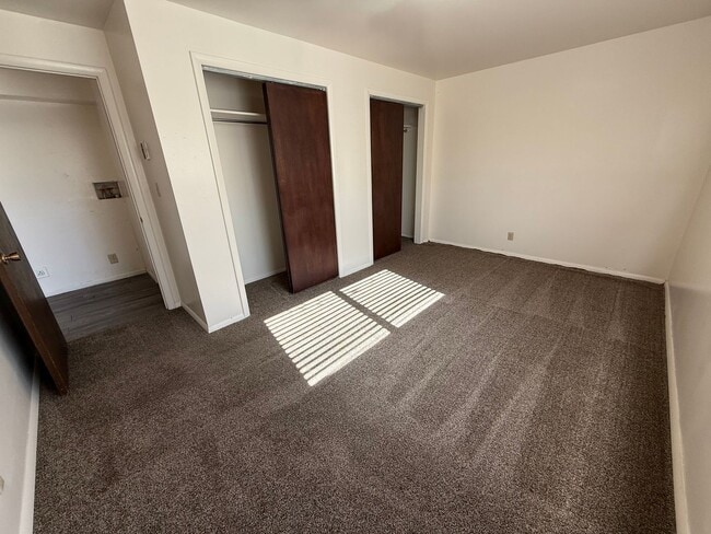 Building Photo - CS-1070 E 800 N