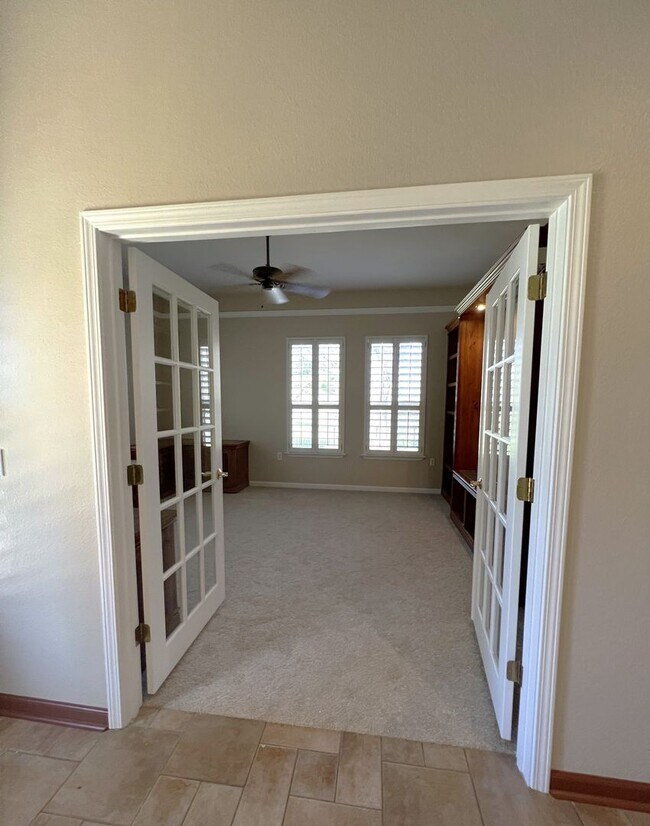 Building Photo - 106 Morning Glory Cir