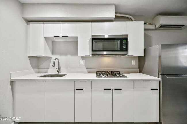 Building Photo - 3025 N 32nd St