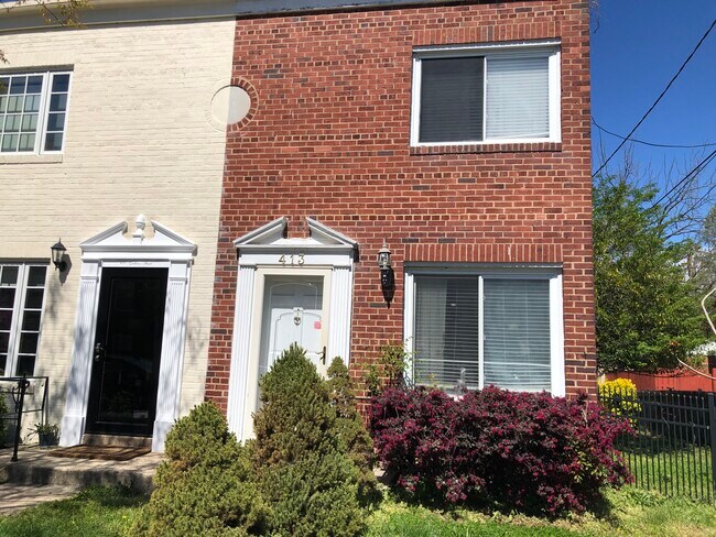 Building Photo - 413 Gibbon St