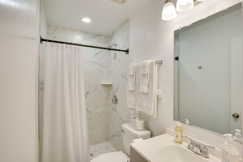 Building Photo - 916 Ave S SE