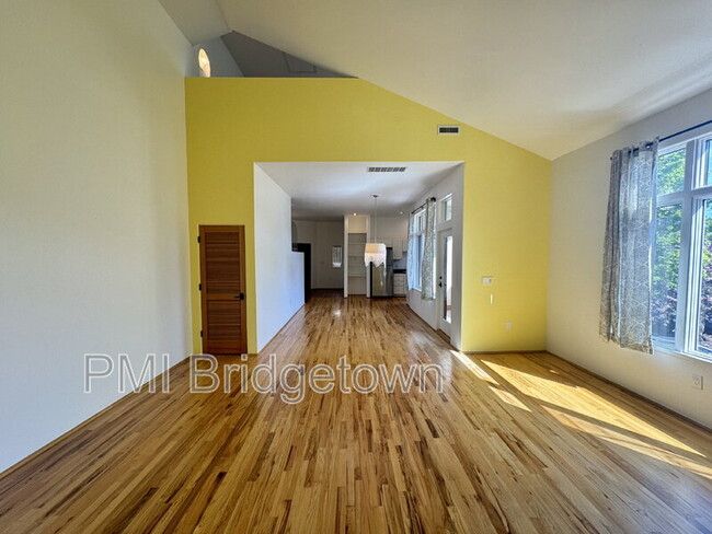Building Photo - 2611 NW Upshur St