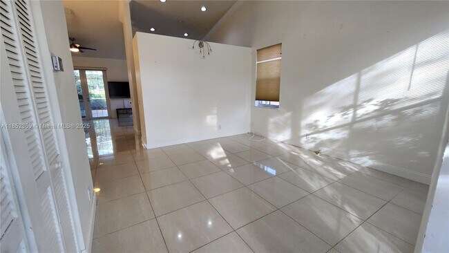 Building Photo - 772 Sand Creek Cir