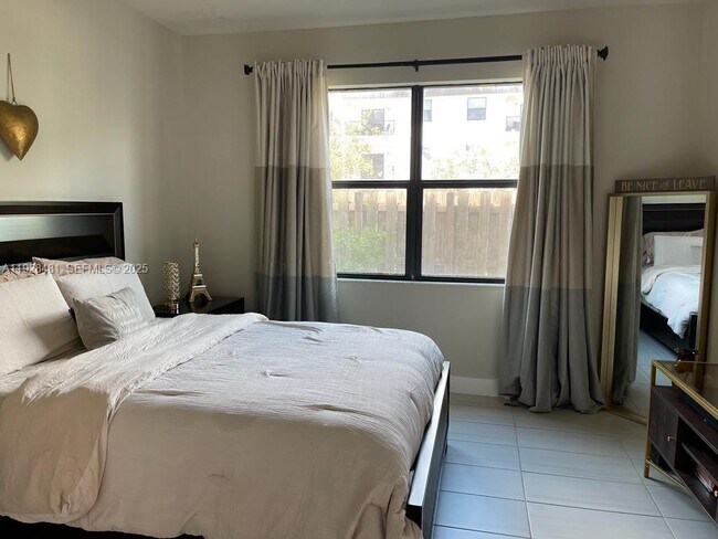 Building Photo - 7865 NW 104th Ave