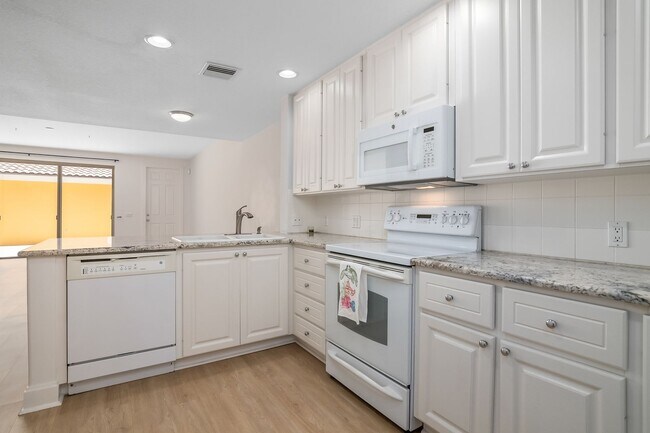 Building Photo - 28608 Alessandria Cir