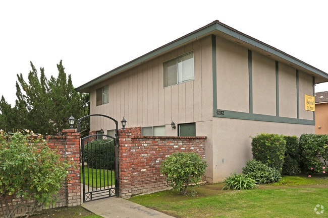 Primary Photo - Chapparal Apartments