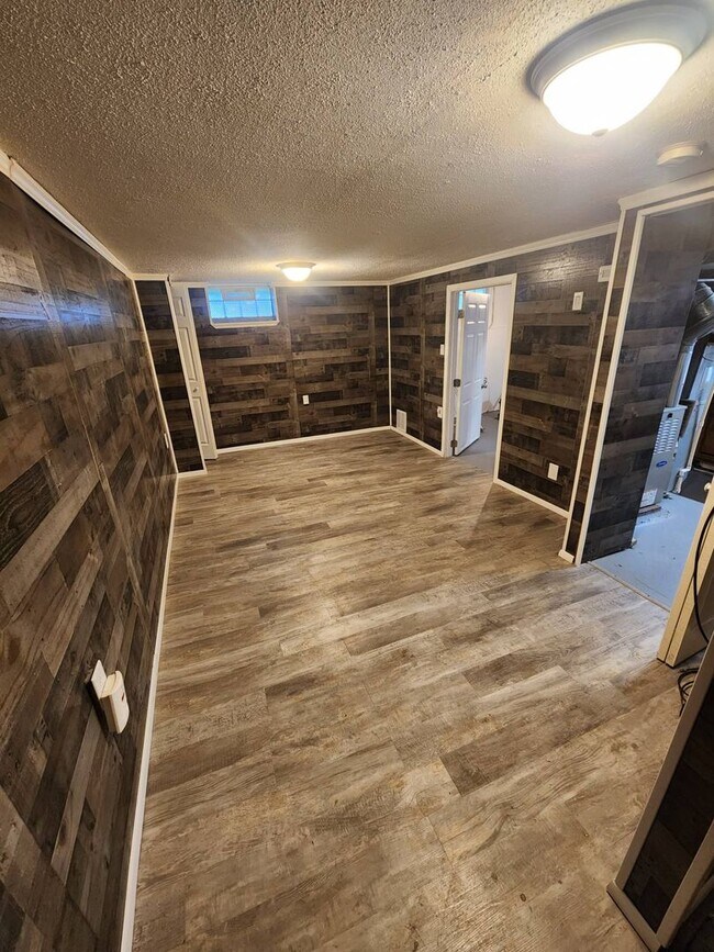 Building Photo - Charming 3-Bedroom Property in Prime Location