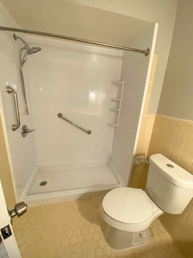 Building Photo - Charming 3 bedroom 2 bath home near Coving...