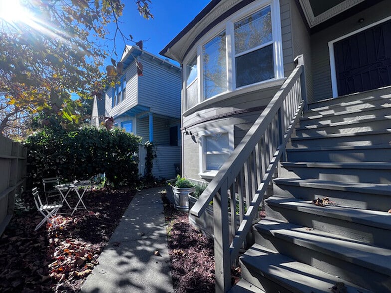 Building Photo - 1039 Peralta St