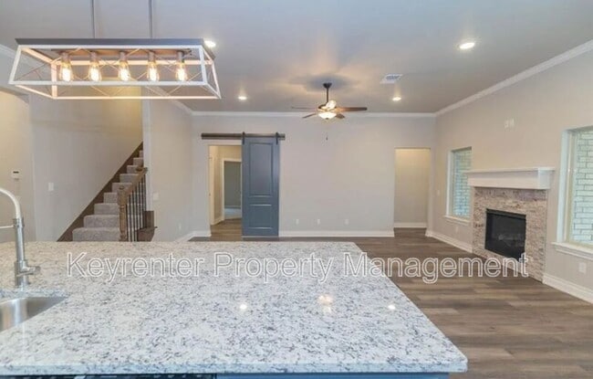 Building Photo - 1017 NE 34th Terr