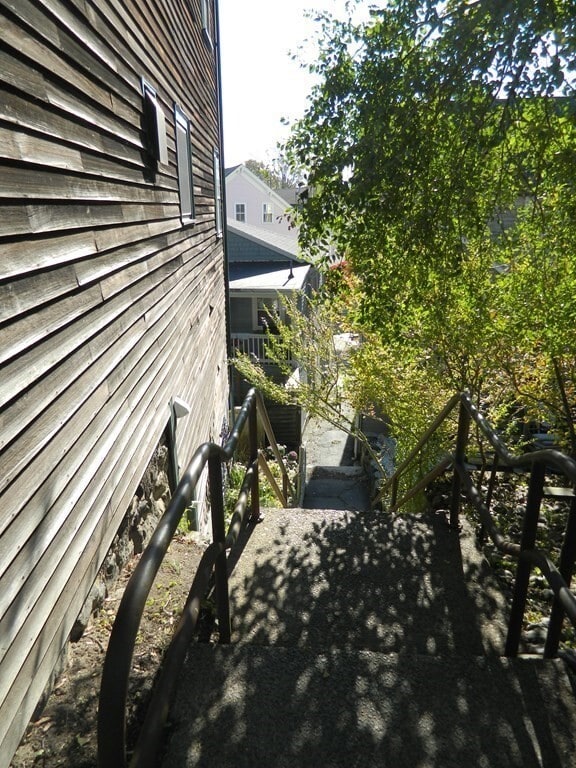 Building Photo - 20 Mechanic St