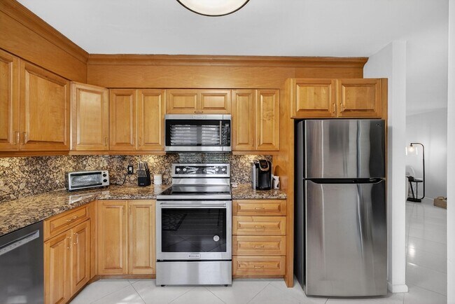 Building Photo - 11282 Green Lake Dr