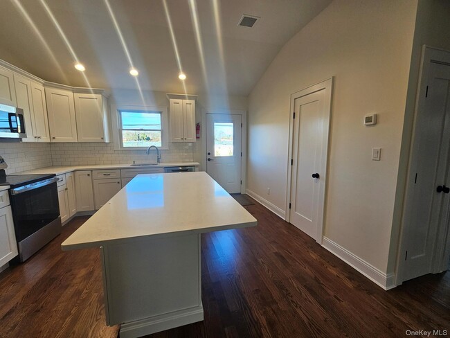 Building Photo - 87 Community Rd