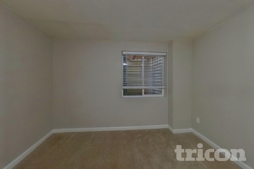 Building Photo - 6455 Montarbor Dr