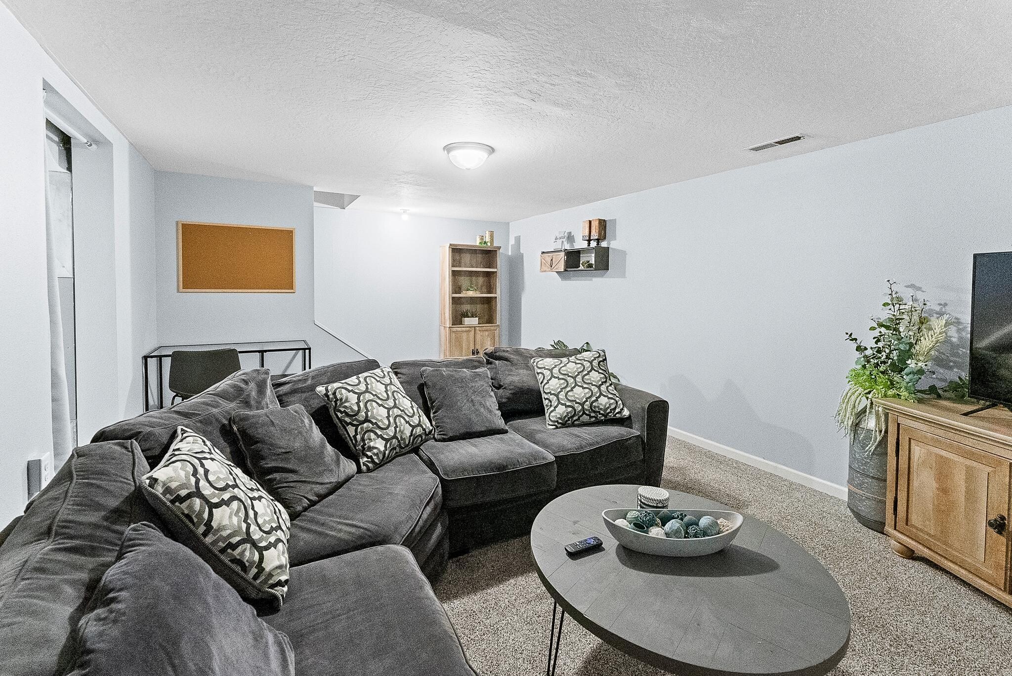 Building Photo - 1304 E Sylvan Cir