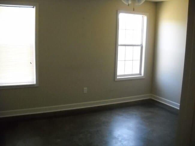 Building Photo - 1132 MS-9