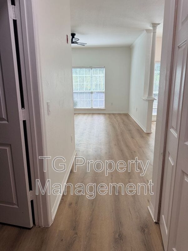 Building Photo - 7800 Point Meadows Dr