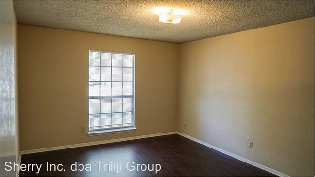 Building Photo - E 105-107 Eldorado