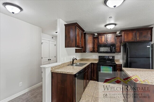 Building Photo - Beautiful 3 Bed 2 Bath Condo in Layton