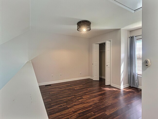 Building Photo - 6500 Colonial Dr