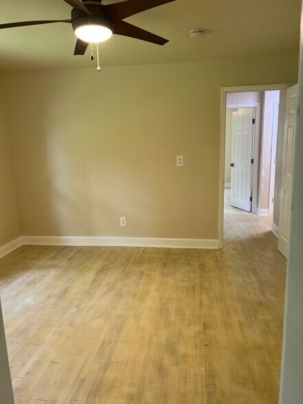 Building Photo - 119 Wilmot Dr
