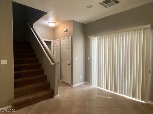 Building Photo - 11183 African Sunset St