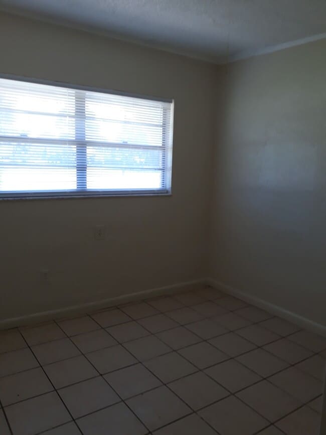 Building Photo - 2/1 CHULUOTA