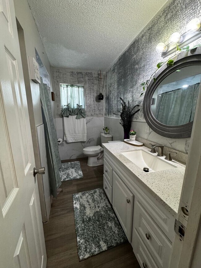 Building Photo - Charming Ocala Retreat in Peaceful 55+ Community – Move-In Ready!