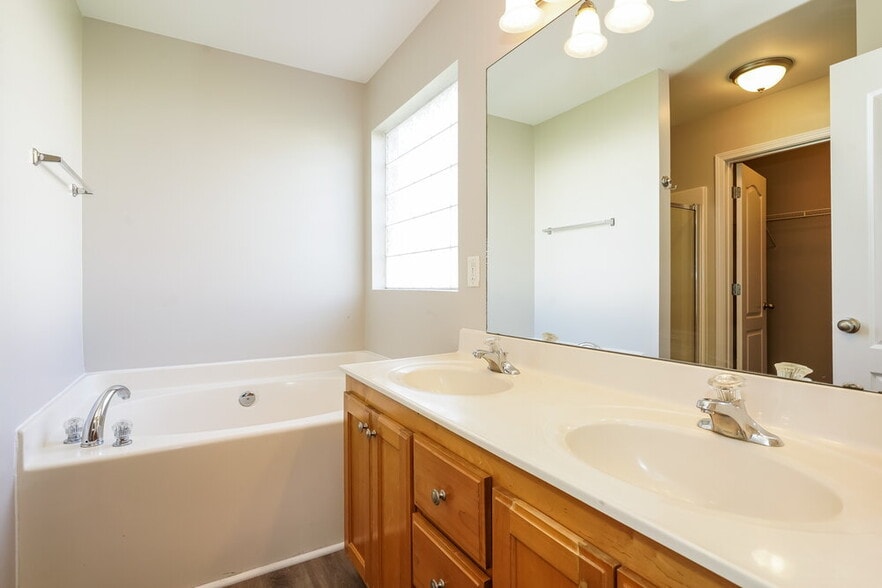 Building Photo - 949 Pebble Beach Cir