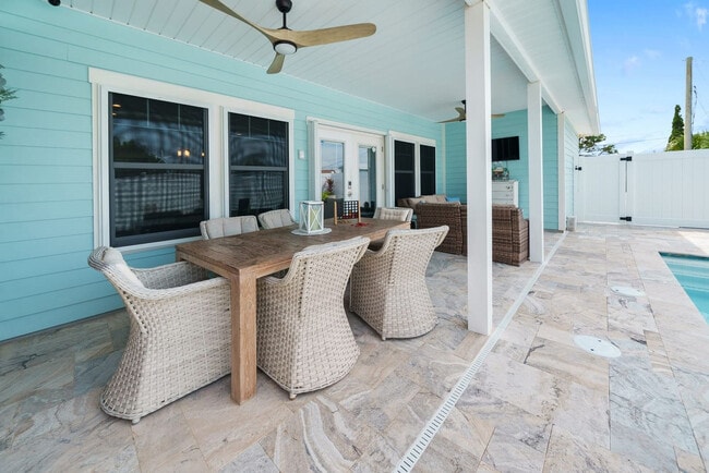 Building Photo - 121 Christmas Tree Ln