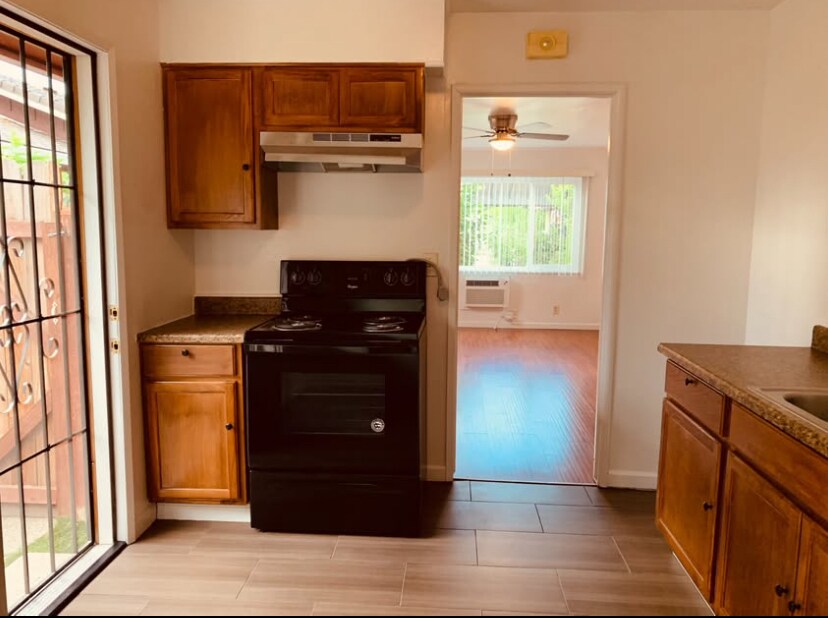 Electric range - 10 W Swain Rd