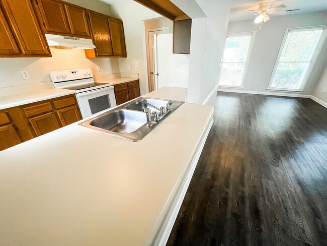 Building Photo - 3 bedroom, 2 bathroom ranch style home in Greensboro, NC