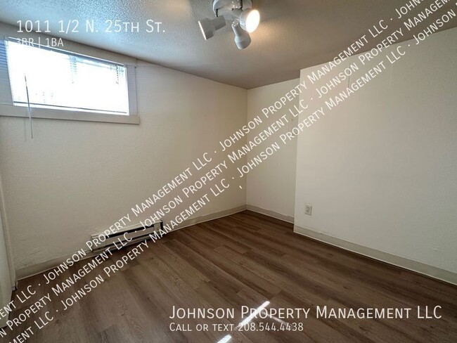 Building Photo - North End Basement Duplex Apartment.  Walk...