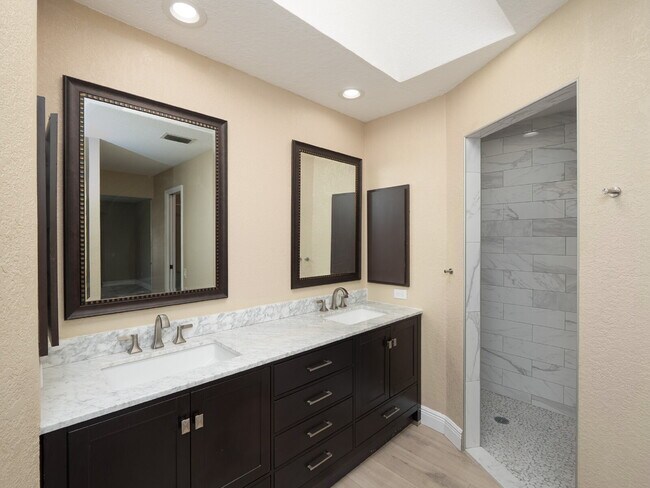 Building Photo - 3 BEDROOM • 2 BATHROOM • PRIVATE POOL • WATERFRONT • BOAT LIFT • ZERO DEPOSIT MOVE-IN AVAILABLE