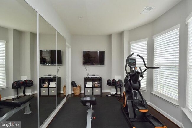 Building Photo - 702 Fair Winds Way