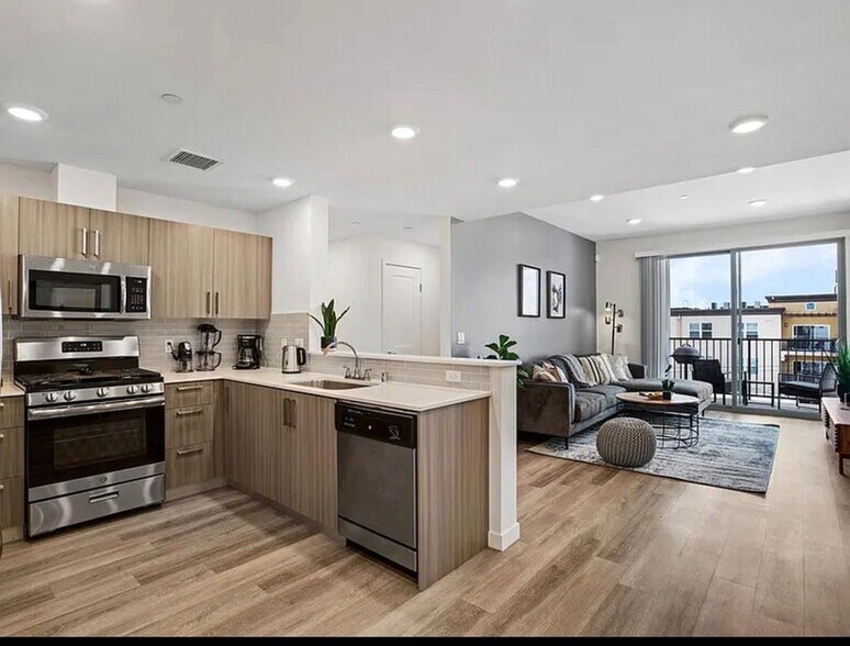 Building Photo - 4725 Radford Ave