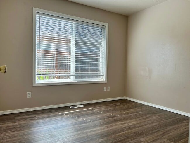 Building Photo - Single Level- Three Bedroom Home