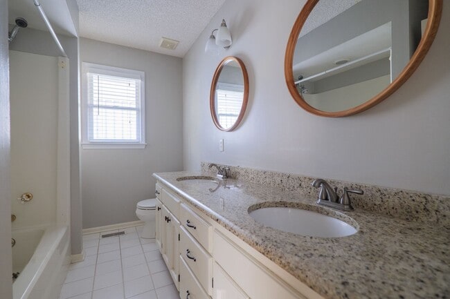 Building Photo - 4538 Golden Oaks Dr