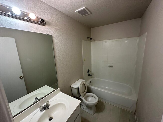 Building Photo - 318 Remington Heights Dr