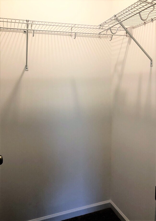 Building Photo - 902 Chesford Dr