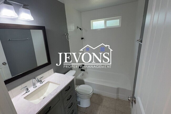 Building Photo - 3BR/1BA House in Federal Way -- Available Now