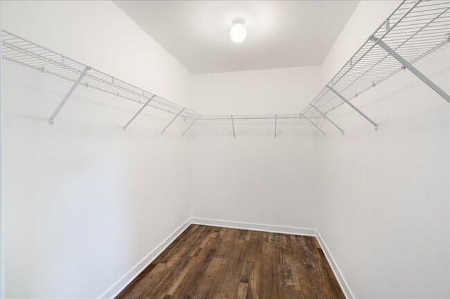Building Photo - 803 E 41st St