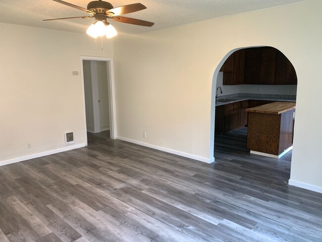Building Photo - 3 Bedroom in Morton