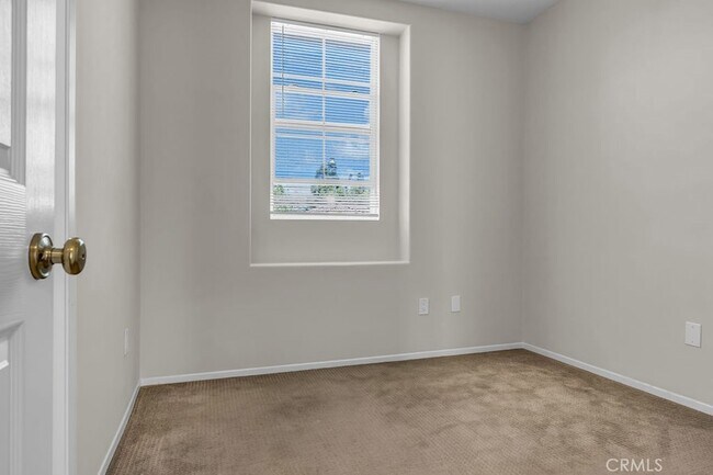 Building Photo - 210 Timberwood