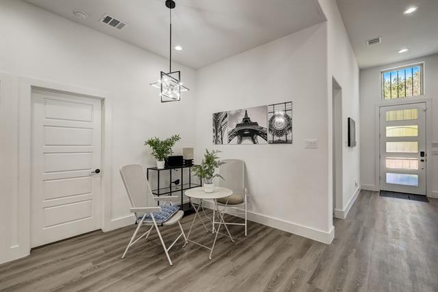 Building Photo - 2618 Carpenter Ave