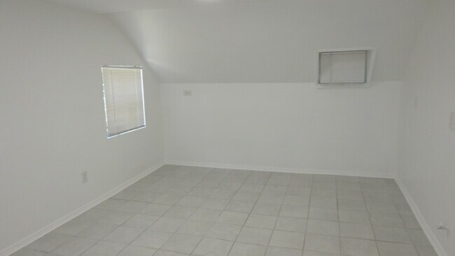 Building Photo - 3bed 2 full bath in North Kansas City, MO