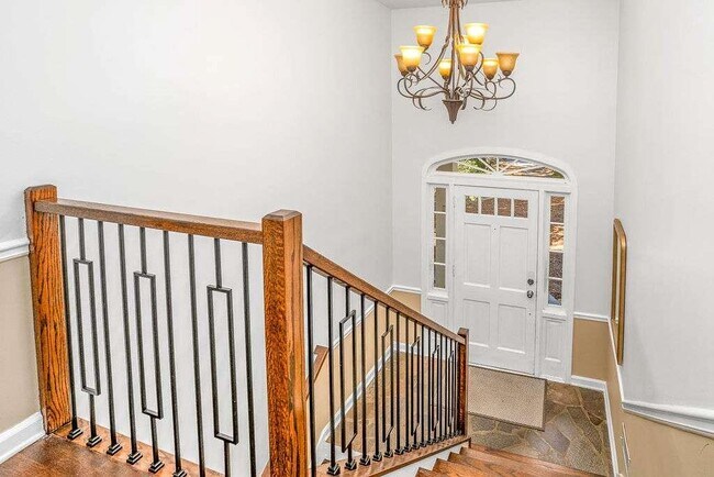 Building Photo - 3911 Ivy Rd NE