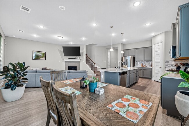 Building Photo - 6506 Tiburon Lakes Dr
